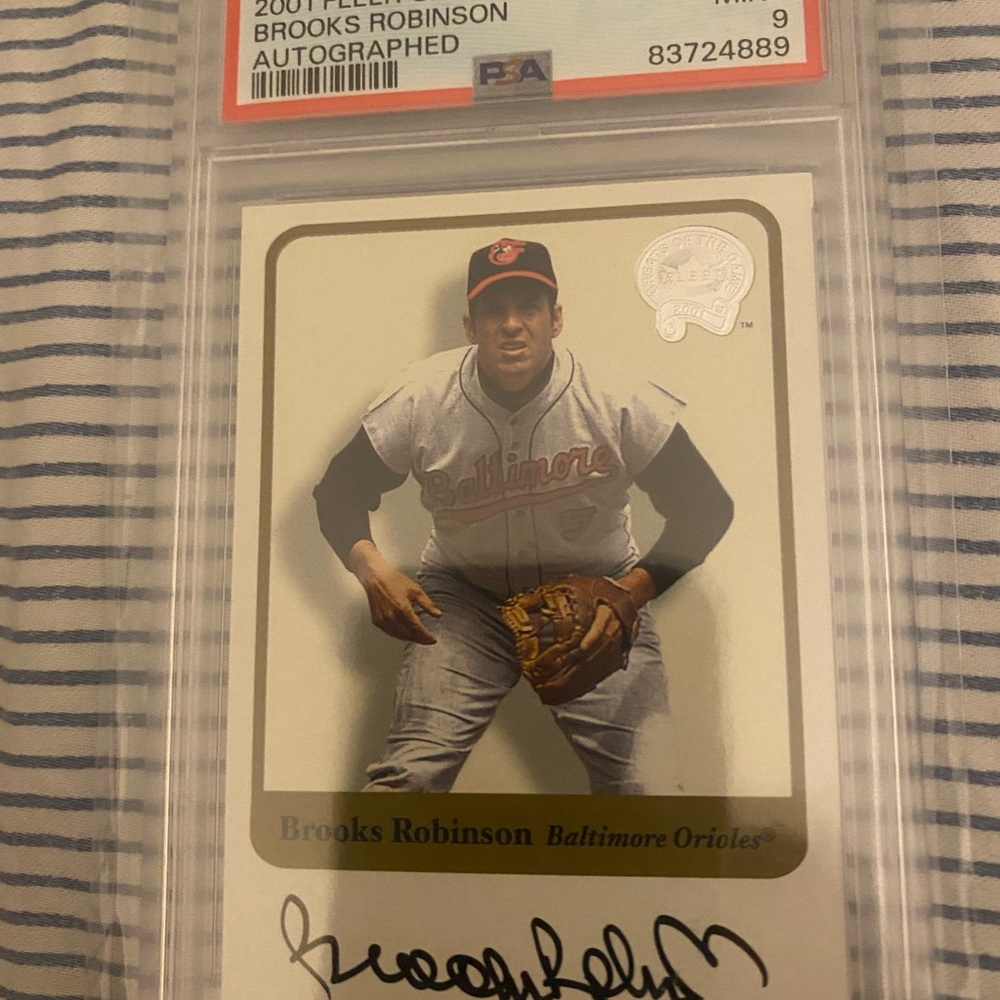 Brooks Robinson Autographed Baseball Card